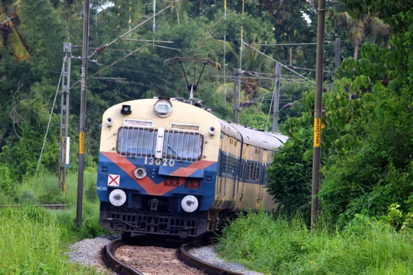 SCENARIO OF 66610-ERNAKULAM -PALAKKAD MEMU Indian Train Simulator Scenario on KERALA V2 ERS - CLT - MAQ  Route